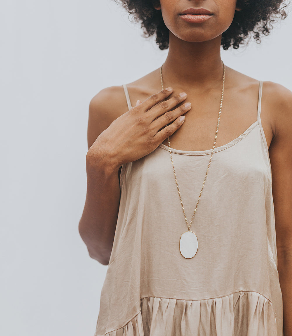 Dhavala Mother of Pearl Pendant Necklace