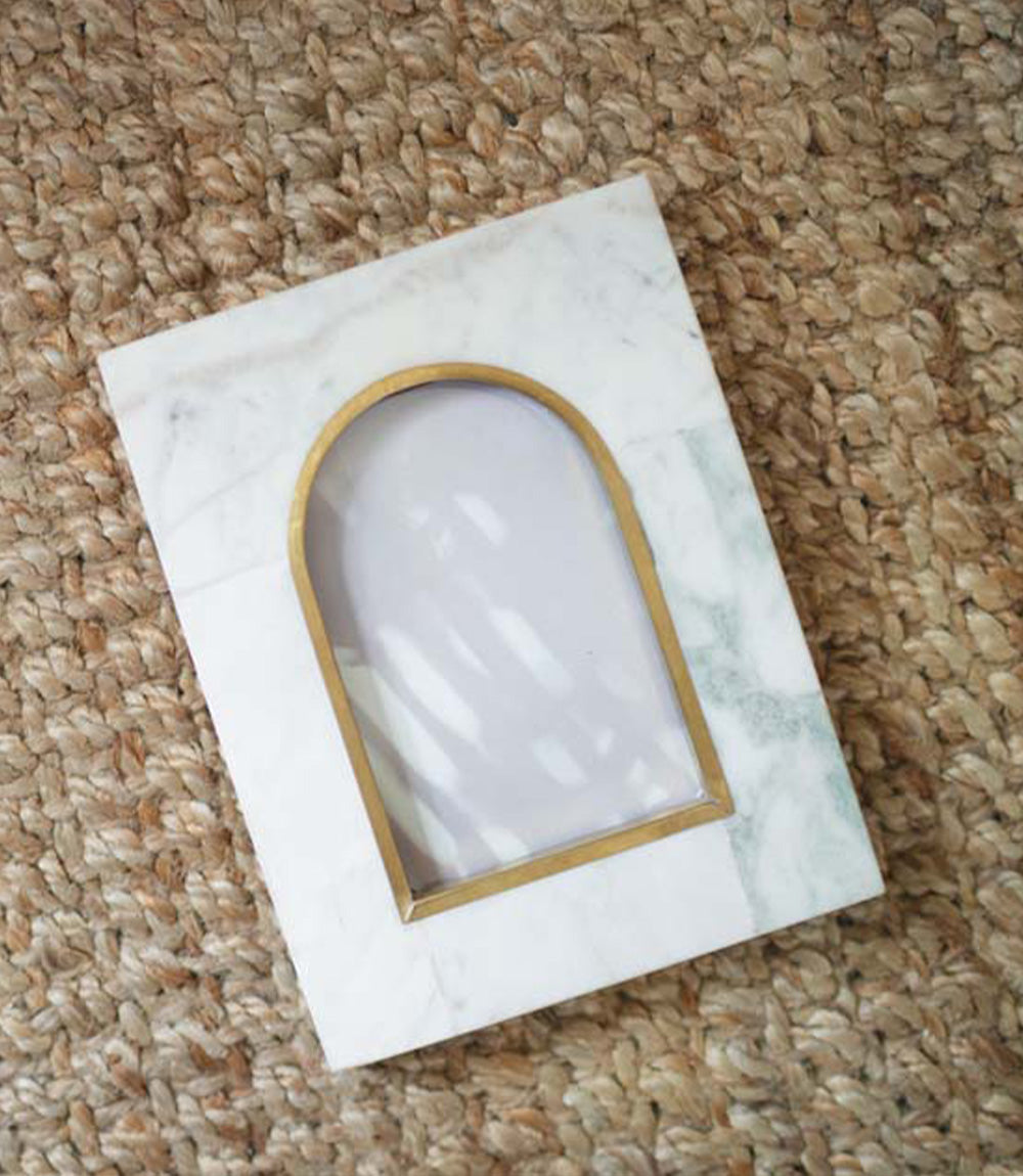 Sammita Arch 4x6 White Picture Frame - Carved Marble Brass Inlay