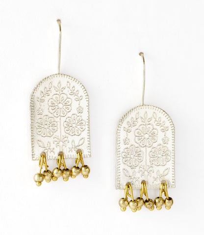 Haveli Etched Statement Earring, Two tone brass