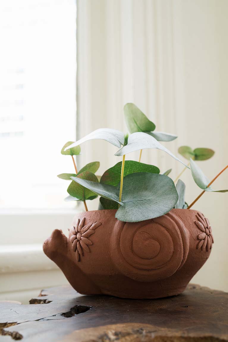 Rakshana Snail Plant Pot - Terracotta