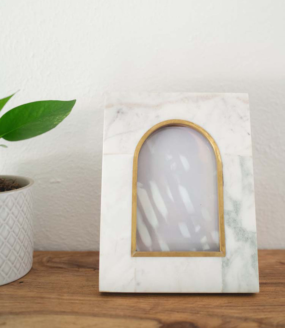 Sammita Arch 4x6 White Picture Frame - Carved Marble Brass Inlay